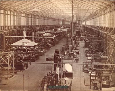 Machinery Hall, South Avenue, Philadelphia Centennial International Exhibition, 1876 (stříbrný potisk) od American Photographer