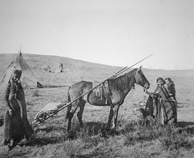 Indiáni z kmene Cree ze západní Kanady, kolem roku 1890 (černobílá fotografie) od American Photographer
