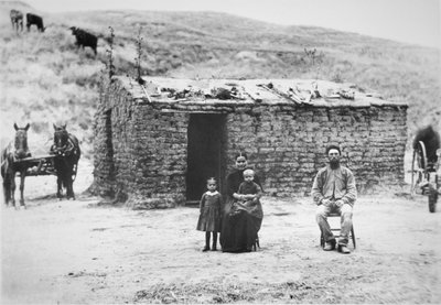 Pionýrská rodina se svou sodovkou v Nebrasce od American Photographer