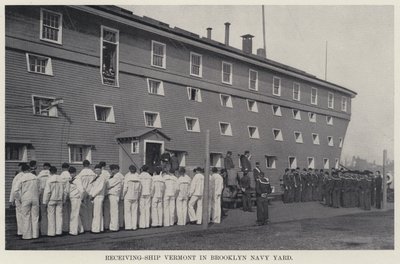 Přijímající loď Vermont v Brooklyn Navy Yard (černobílá fotografie) od American Photographer