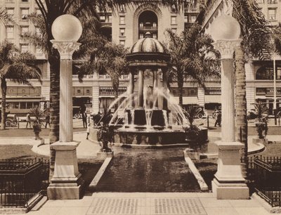 San Diego: Elektrická fontána v parku Plaza, naproti hotelu US Grant, kterou městu daroval Louis J. Wilde (čb fotografie) od American Photographer