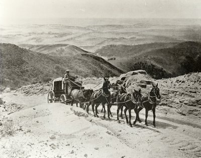Dostavník přes průsmyk San Marcos v Kalifornii od American Photographer