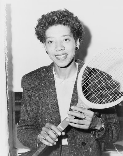Tenisová hvězda Althea Gibson, Spojené státy americké, 1956 od American Photographer