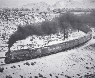 Vlak „Grand Canyon Limited“ ze Santa Fe Railroad na Cajon Pass ve Victorville, Kalifornie od American Photographer