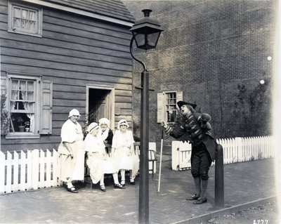 Town Crier na High Street, 1926 (želatinový stříbrný tisk) od American Photographer