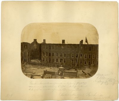 Western Barracks and Parade, bitva o Fort Sumter, 15. dubna 1861 od American Photographer