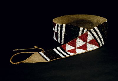 A Womans Ceremonial Belt, kmen Maidu, Kalifornie od American School