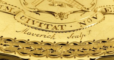 Detail boxu svobody Johna Jaye od American School