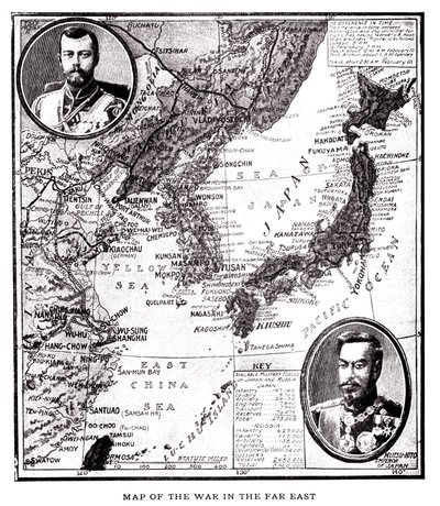 Mapa východního Ruska, Koreje a Japonska během japonsko-ruského konfliktu (1904-1905). V medailonu ruský car Mikuláš II. (1868-1918) a japonský císař Meidži (1852-1912). Ilustrace, v knize "Rusko a Japonsko a kompletní dějiny války ve od American School