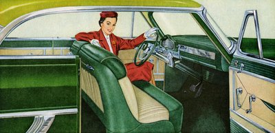 Žena sedící na sedadle řidiče kupé z 50. let 20. století od American School