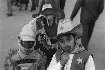 CROTONE, DĚTI V MASCE 1957, Crotone od Ando Gilardi
