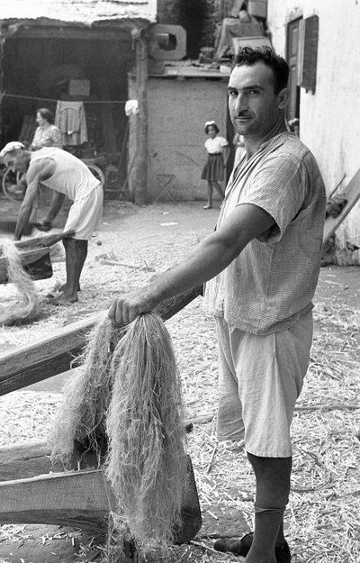 KONOPÍ PRACOVNÍ, RAFFAELE CORCIONE od Ando Gilardi