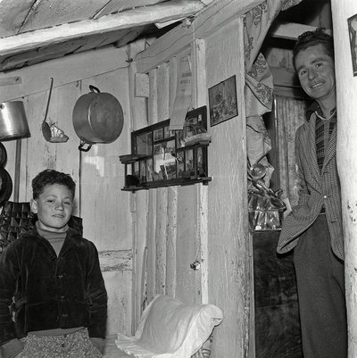 PRACOVNÍK V POKOJI, od Ando Gilardi