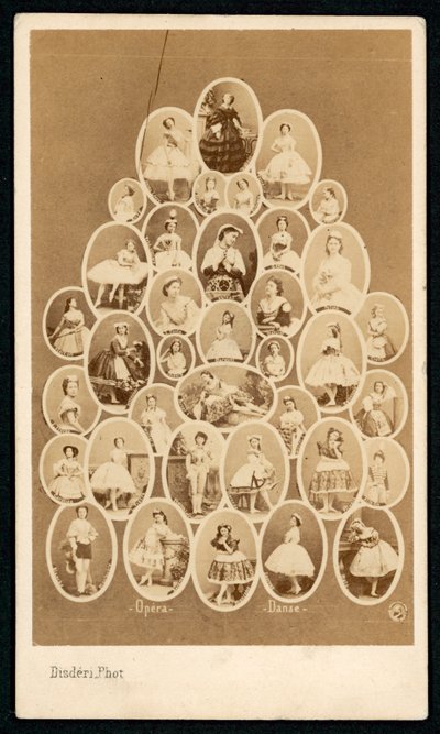 Baletní tanečníci pařížské opery (č/b foto) od Andre Adolphe Eugene Disderi