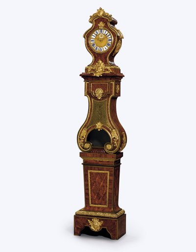 Čtvrťové bicí hodiny Regency ormolu, cca 1720 (ormolu, mosazné vykládání, tónovaný roh a královské dřevo) od Andre Charles (attr. to) Boulle