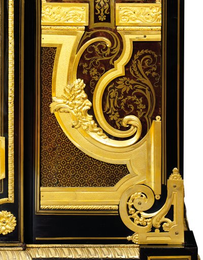 Louis XIV petit armoise, cca 1700-10 (ormolu, mosaz, želvovina, eben a intarzie) od Andre Charles (attr. to) Boulle