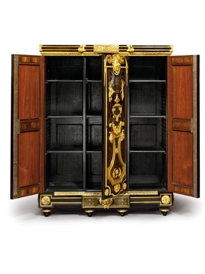 Louis XIV petit armoise, cca 1700-10 (ormolu, mosaz, želvovina, eben a intarzie) od Andre Charles (attr. to) Boulle