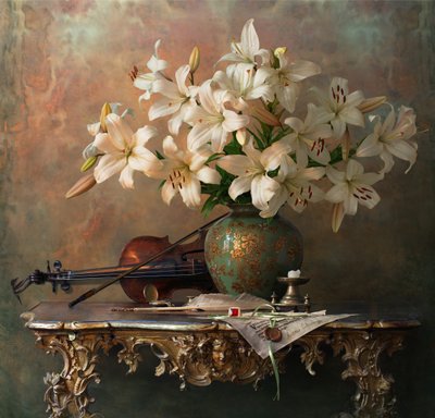Elegantní lilie a housle od Andrey Morozov