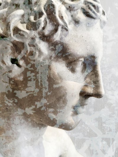 Profil z patinovaného mramoru od Angelo Cerantola