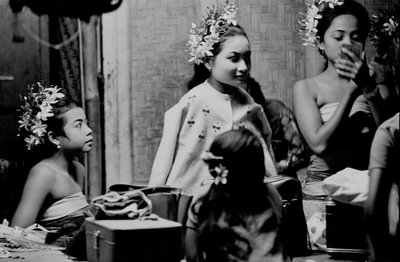 Tanečníci z Bali, Tandjung Sari Hotel, Sanur od Angus Forbes