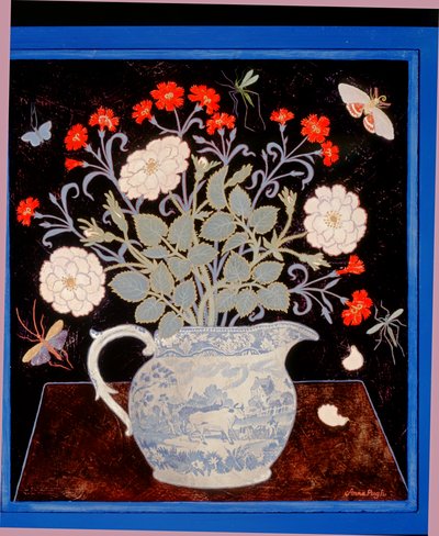 Modrý džbán a červené růžové od Anna Pugh