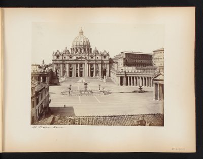 Pohled na náměstí Petra a náměstí svatého Petra v Římě, Itálie Svatý Pietro. Roma (název na objektu) od Anonymous