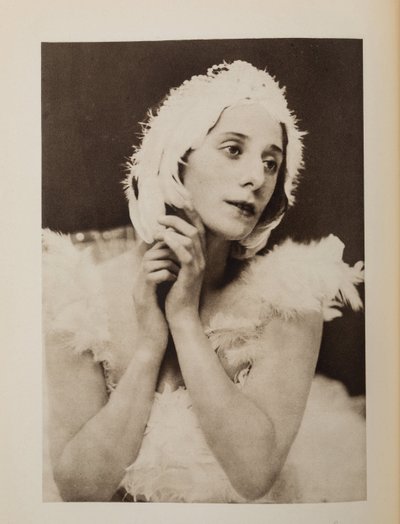 Anna Pavlova (Pavlovna) (1881-1931) v baletu Umírající labuť od Camille Saint-Saens, Anonym. Chromolitografie, , Soukromá sbírka od Anonymous Anonymous