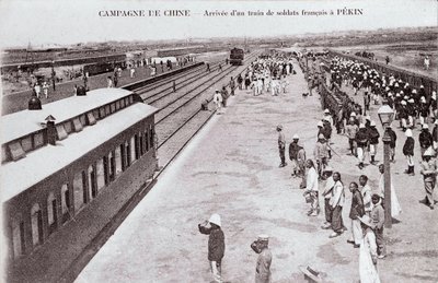 Příjezd francouzského vojenského vlaku do Pekinu během čínské kampaně Fotografie kolem 1900-1901 - Soukromá sbírka od Anonymous Anonymous