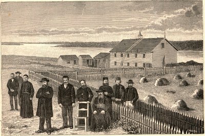 Biskup Isidore Clut (1832-1903), R. P. Le Corre a další členové misie Providence v Athabaska Mackenzie (Athabaska-Mackenzie) v Kanadě na konci 19. století. Rytina do „Les Missions Catholiques au XIXeme Siecle““ od Louis-Eugene (Lou od Anonymous Anonymous