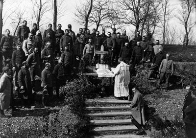 První světová válka (1914-1918): Nedělní mše ve Ferme de Canny (Canny-sur-Matz) (Department 60: Oise) v květnu 1915. Soukromá sbírka. od Anonymous Anonymous