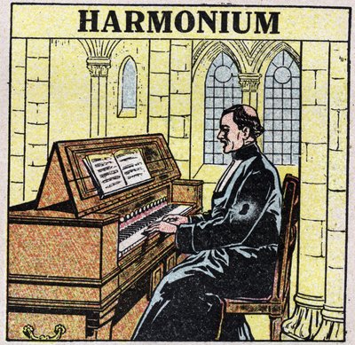 Hudební nástroje: dechové nástroje na boku. Harmonium hráč v kostele. Anonymní ilustrace z roku 1925. Soukromá sbírka. od Anonymous Anonymous