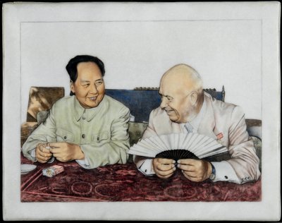 Nikita Chruščov (1894-1971) a Mao Ce-tung (Tse-Toung, Tse Toung) (1893-1976) - Nikita Chruščov a Mao Ce-tung - Anonym. Porcelán, přeglazovaná dekorace, počátek 60. let. Soukromá sbírka od Anonymous Anonymous