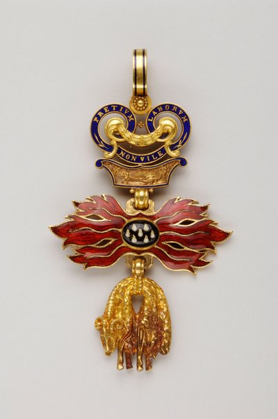 Řád zlatého rouna: Rakouské zlaté rouno - Zmenšený odznak - 1850-1900 - Zlato a smaragdy - V 6,2 cm; Š 4,1 cm; Hmotnost: 20 g - Soukromý odběr od Anonymous Anonymous