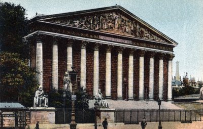 Paříž: vnější pohled na Poslanecká sněmovna (Národní shromáždění, Palais Bourbon). Fotografie z roku 1920 v „Uměleckém albu“ města Paříže. Soukromá sbírka. od Anonymous Anonymous