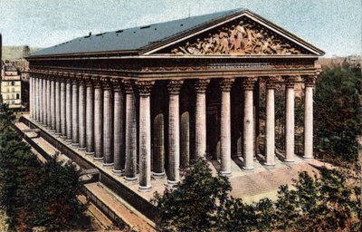 Paříž: vnější pohled na kostel Madeleine navržený architektem Pierrem Alexandrem Vignonem (1763-1828). Fotografie z roku 1920 v „Uměleckém albu“ města Paříže. Soukromá sbírka. od Anonymous Anonymous