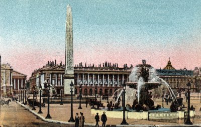 Paříž: pohled na Place de la Concorde s fontánami a obelisque. (Derriere Hotel de la marine (Hotel du Garde Meuble) Fotografie z roku 1920 v „Uměleckém albu“ města Paříže. Soukromá sbírka. od Anonymous Anonymous