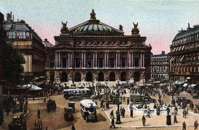 Paříž: pohled na fasádu opery od Charlese Garniera (1825-1898) a na stanici metra na náměstí Place de l