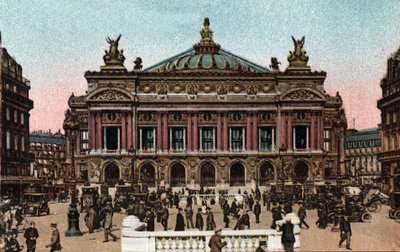 Paříž: pohled na fasádu opery od Charlese Garniera (1825-1898) a na stanici metra na náměstí Place de l