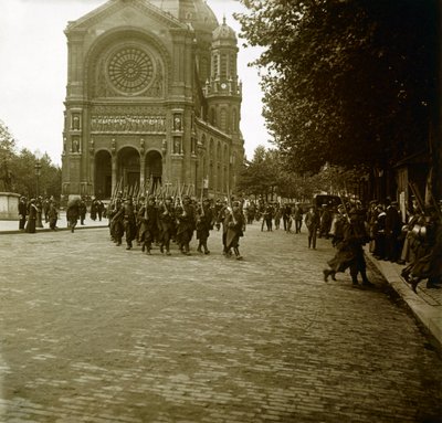 Fotografie - Stereoskopická skleněná deska o první světové válce: V Paříži po mobilizaci mladí rekruti odcházejí na frontu, Soukromá sbírka od Anonymous Anonymous