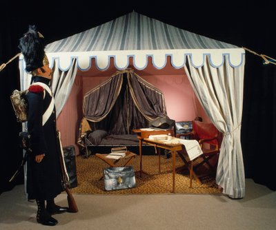 Stan Napoleona I. v bivaku s pěším granátníkem z Imperiální gardy. Paříž 19. století, Musee de l