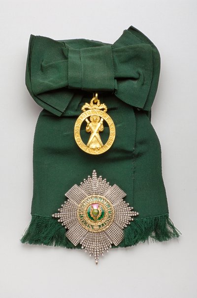 Spojené království – Order of the Thistle – Top: Odznak, model na předpis, vyrobený Johnem Jamesem Eddingtonem (Londýn) od Anonymous Anonymous