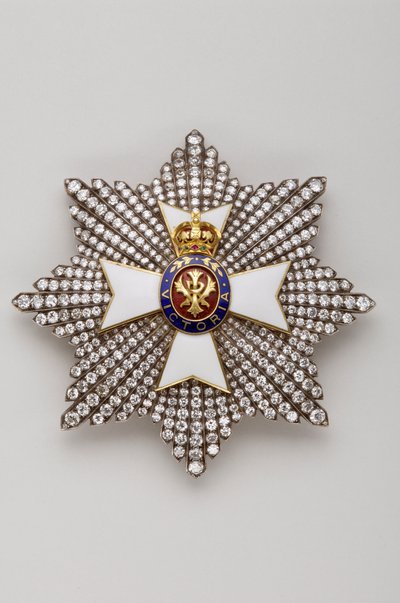 Spojené království - Royal Order of Victoria: plaketa rytíře velkokříže - konec XIX století - Zlato, stříbro, diamanty, smaragd, rubíny a smaragdy - H 7,9 cm; váha: 56 g - Soukromá sbírka od Anonymous Anonymous