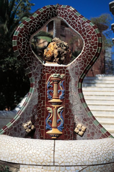 Kachlová fontána, Guell Park (1900-1914) od Antoni Gaudi