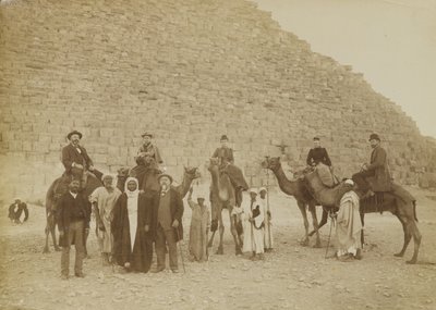 Rodina turistů v Gíze, Egypt od Antonio Beato