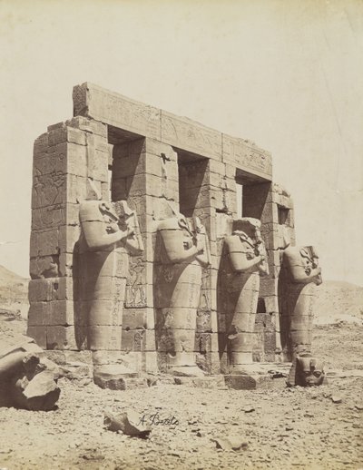 Ramesseum, Théby, pohled na jihovýchod druhého dvora od Antonio Beato