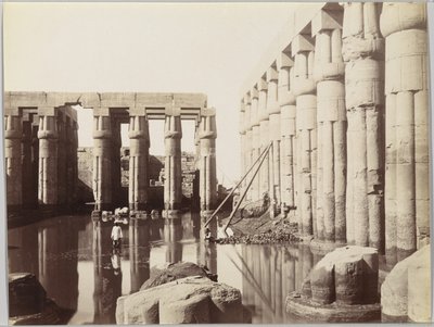 Chrám v Luxoru, pohled na dvůr Amenhotepa III. (albumen stříbrná fotografie) od Antonio Beato