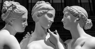Milán, Itálie - červen 2020: Tři grácie. Neoclassica..., 2019 (foto) od Antonio Canova