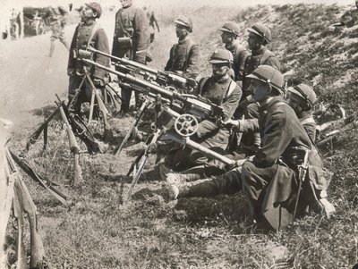 Francouzští dragouni s kulomety během první světové války (čb foto) od Argus Photographic Agency