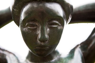 Lapač si upravuje vlasy, detail, 1930 (bronz) od Aristide Maillol