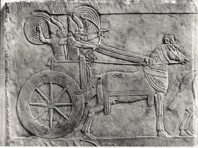 Fragment reliéfu znázorňujícího asyrskou armádu v bitvě z Aššurbanipalského paláce v Ninive, cca 645 př. n. l. detail kamene z roku 161334 bw foto od Assyrian